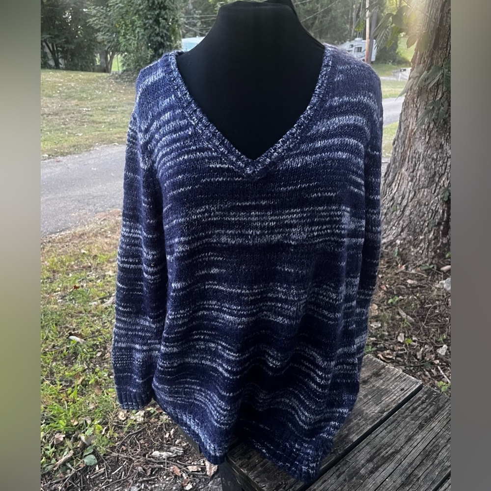 TWO HEARTS MATERNITY XL WOMENS VNECK SWEATER BLUE & WHITE KNIT